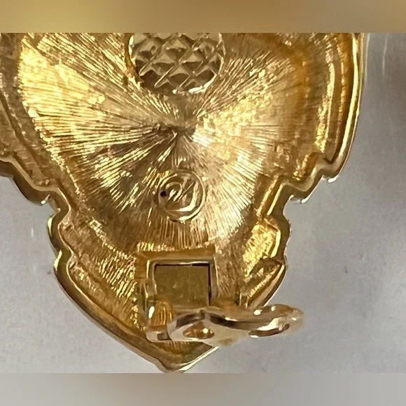 Swarovski Faceted LARGE Vintage clip green Crystal gold tone earrings